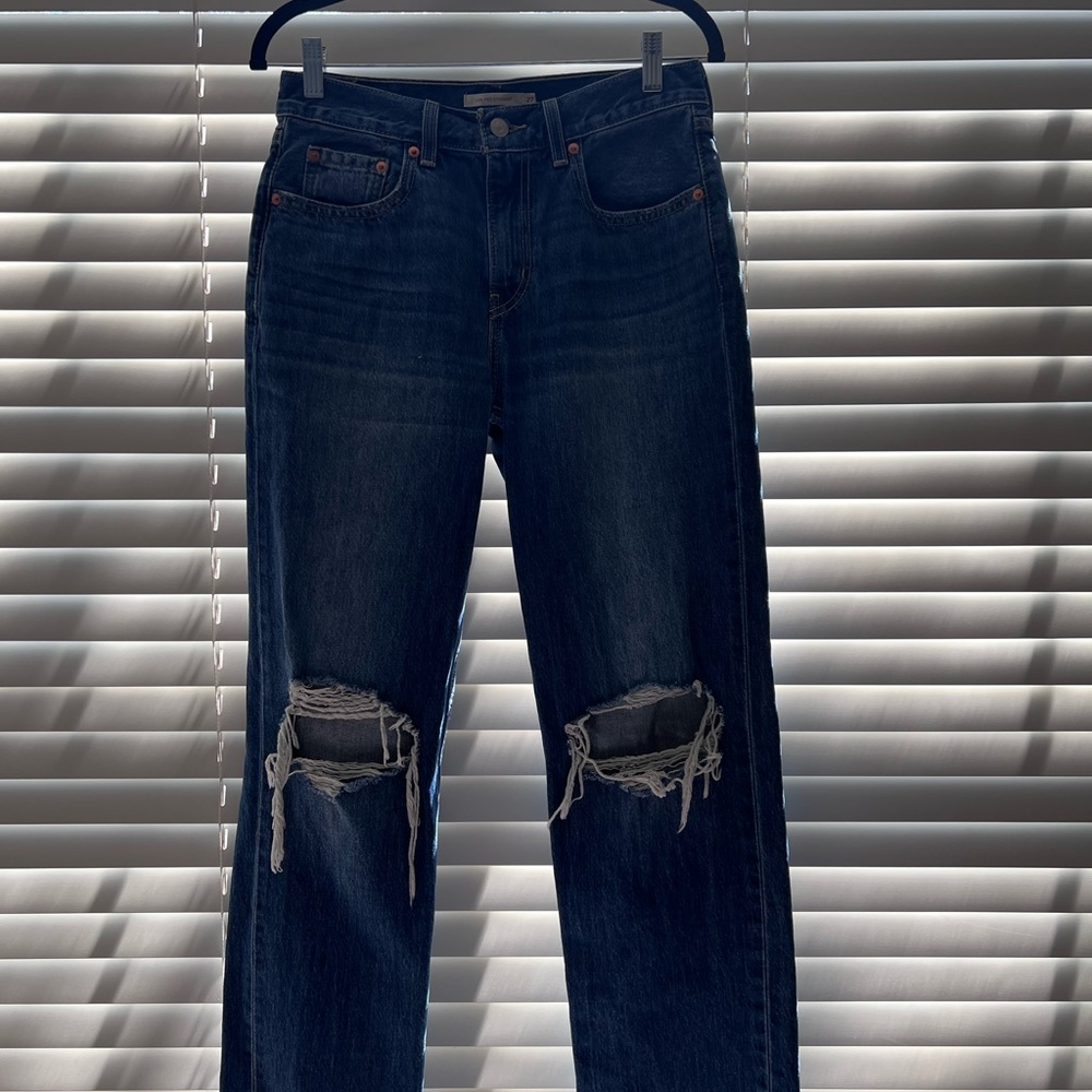 Levi's Classic Indigo Denim Jeans - Picture 3 of 6